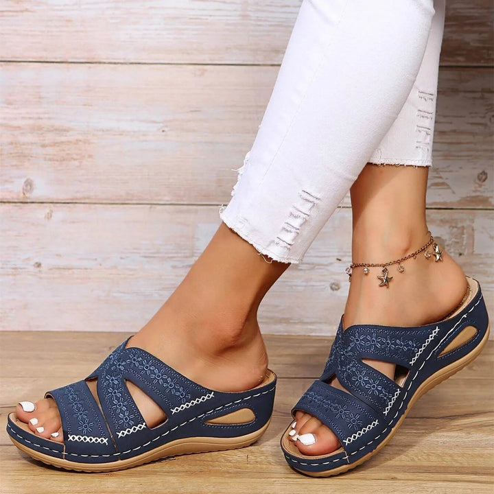 Sybil – Sandals with Crystal Clasp