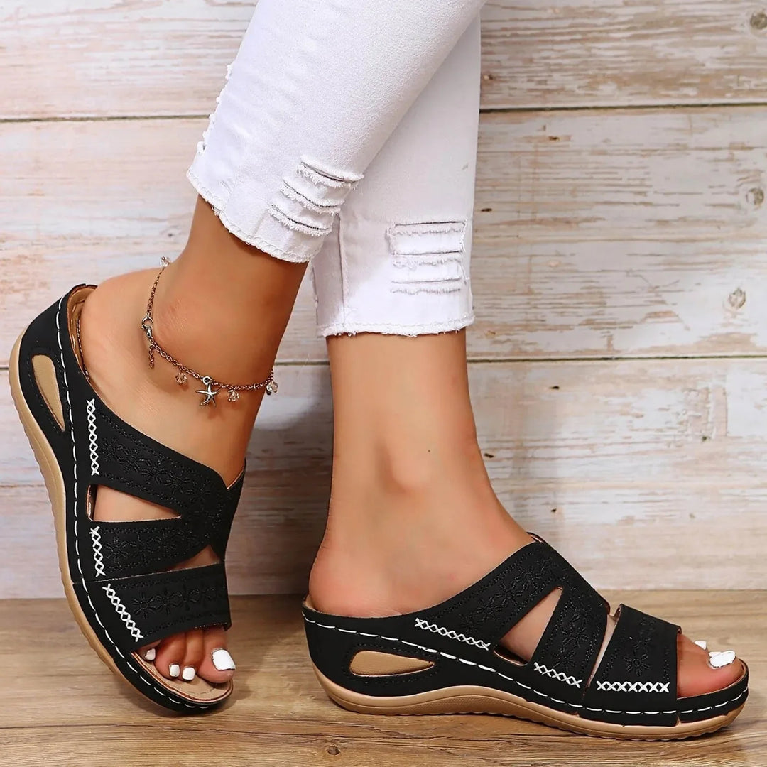 Sybil – Sandals with Crystal Clasp
