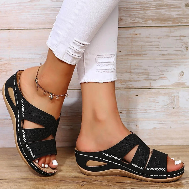 Sybil – Sandals with Crystal Clasp